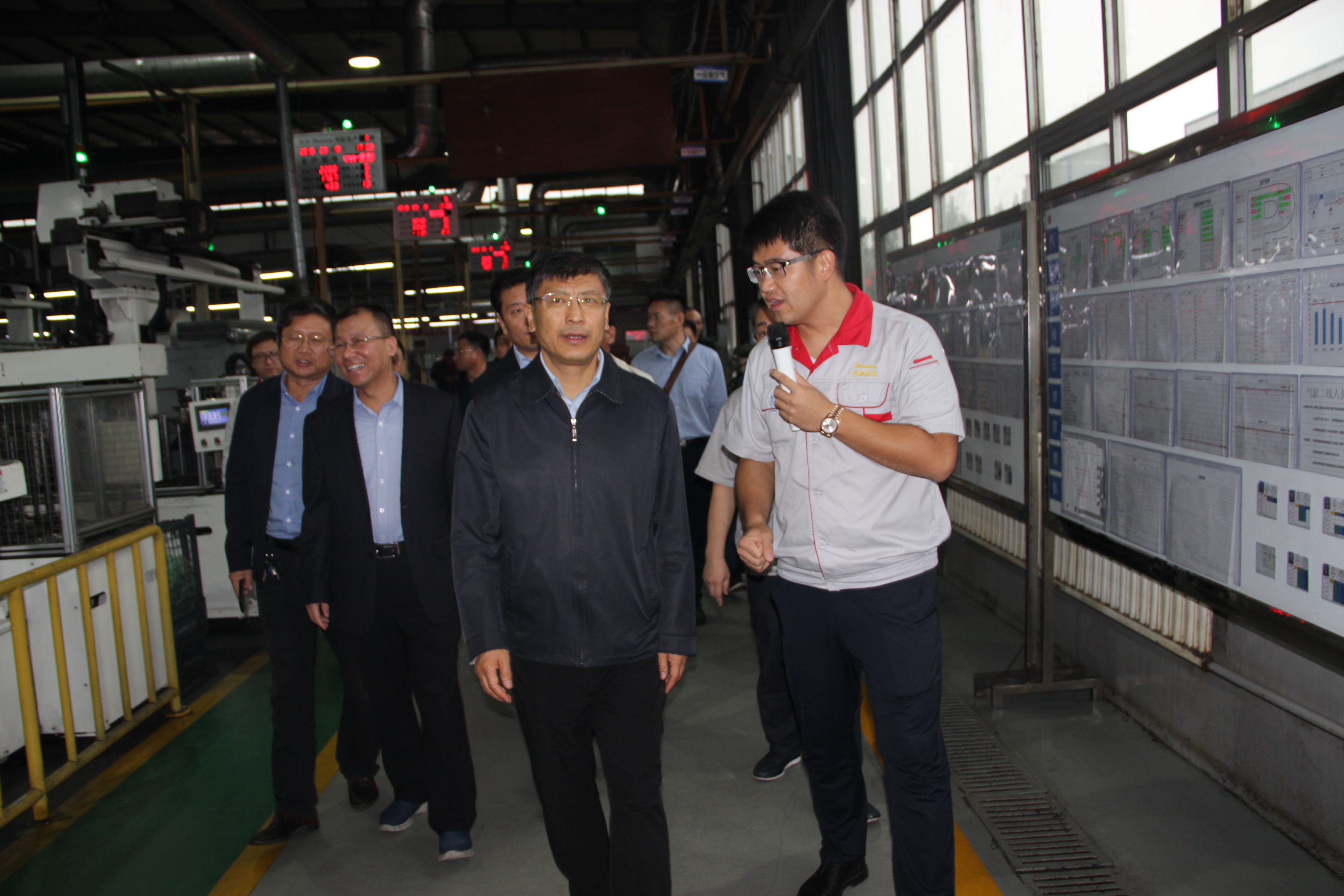 省委組織部副部長、省人社廳廳長盧建明一行到我司調研指導