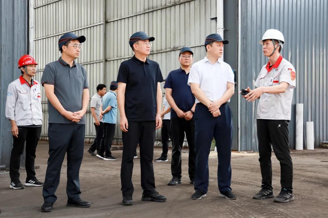 市委常委、副市長(zhǎng)、翼城縣委書記王淵到華翔（翼城）新材料科技園現(xiàn)場(chǎng)辦公