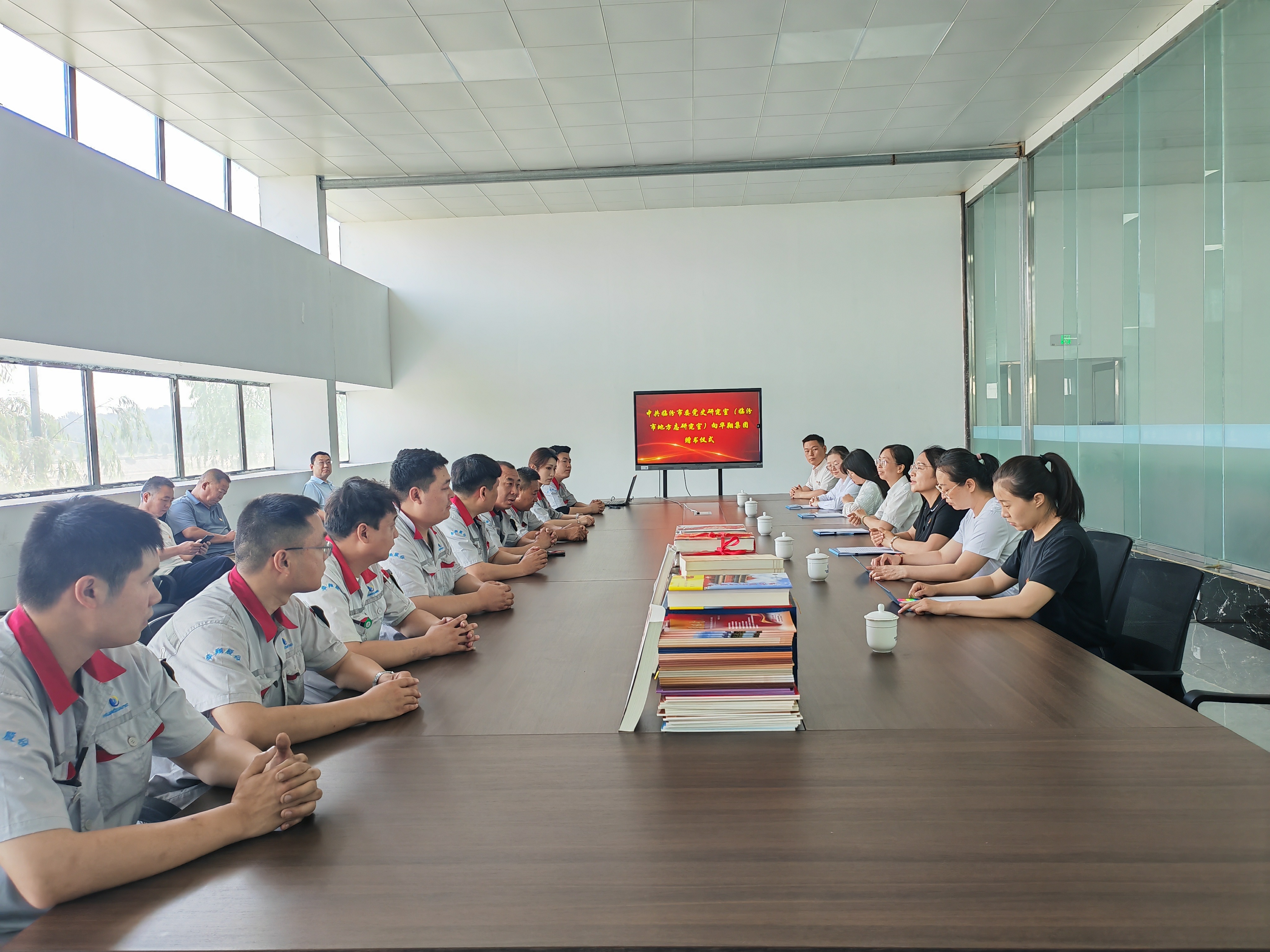 開(kāi)會(huì).jpg 開(kāi)會(huì).jpg